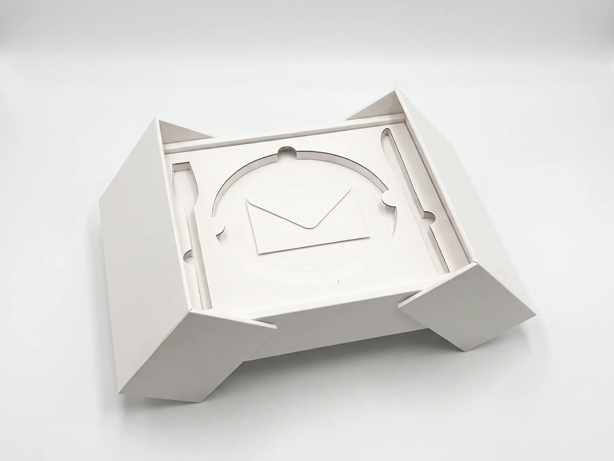 Plate-shaped box