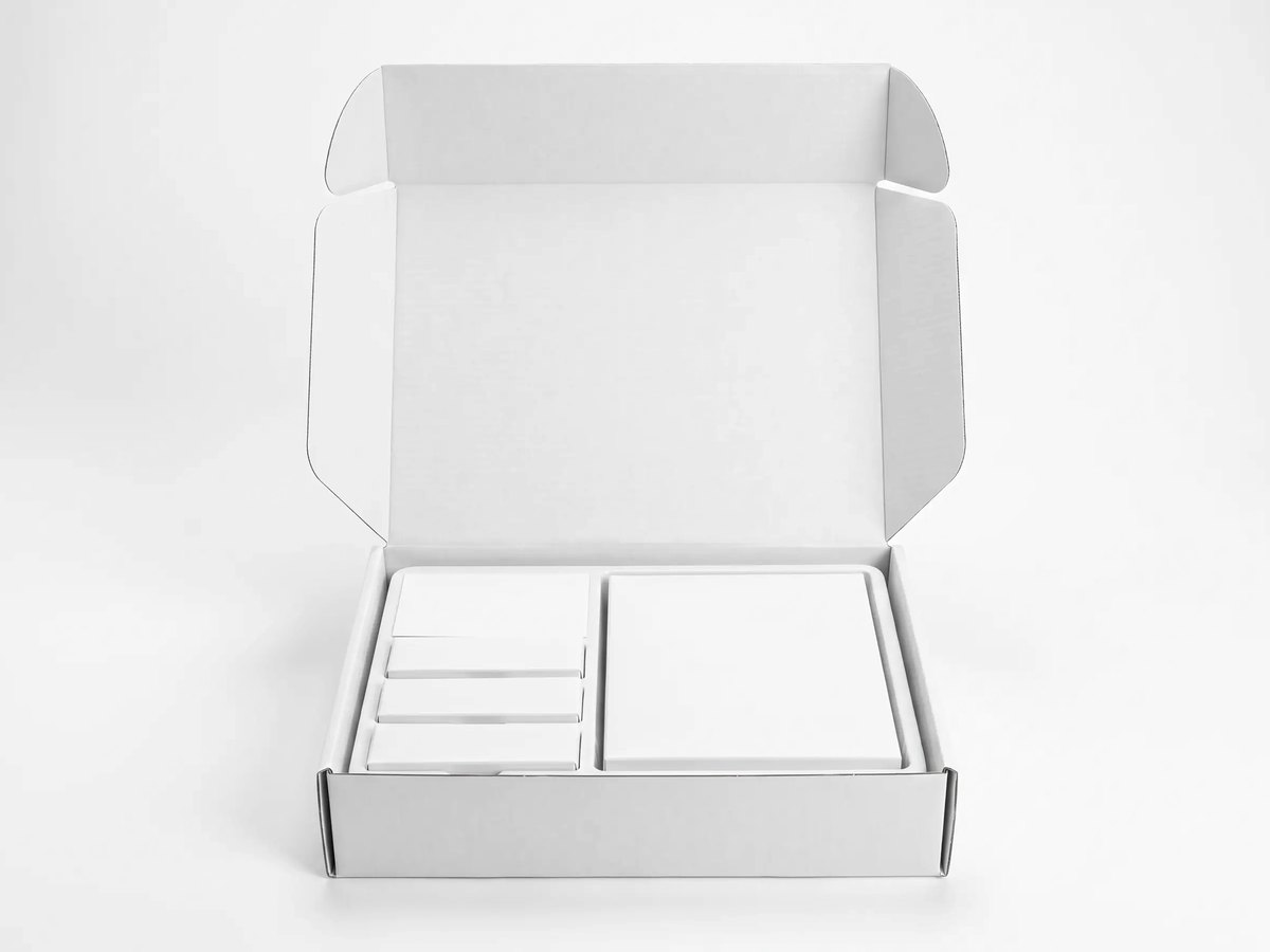 Mailer with molded plastic insert
